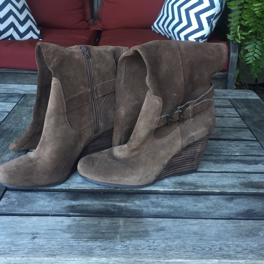 BCBG Generation Westa chocolate suede boots!